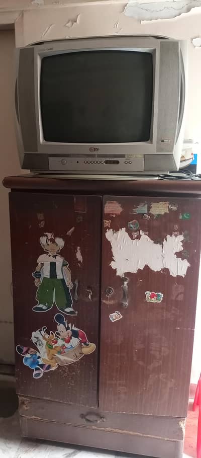 lg golden eye 007 eye crt tv + wooden cupboard