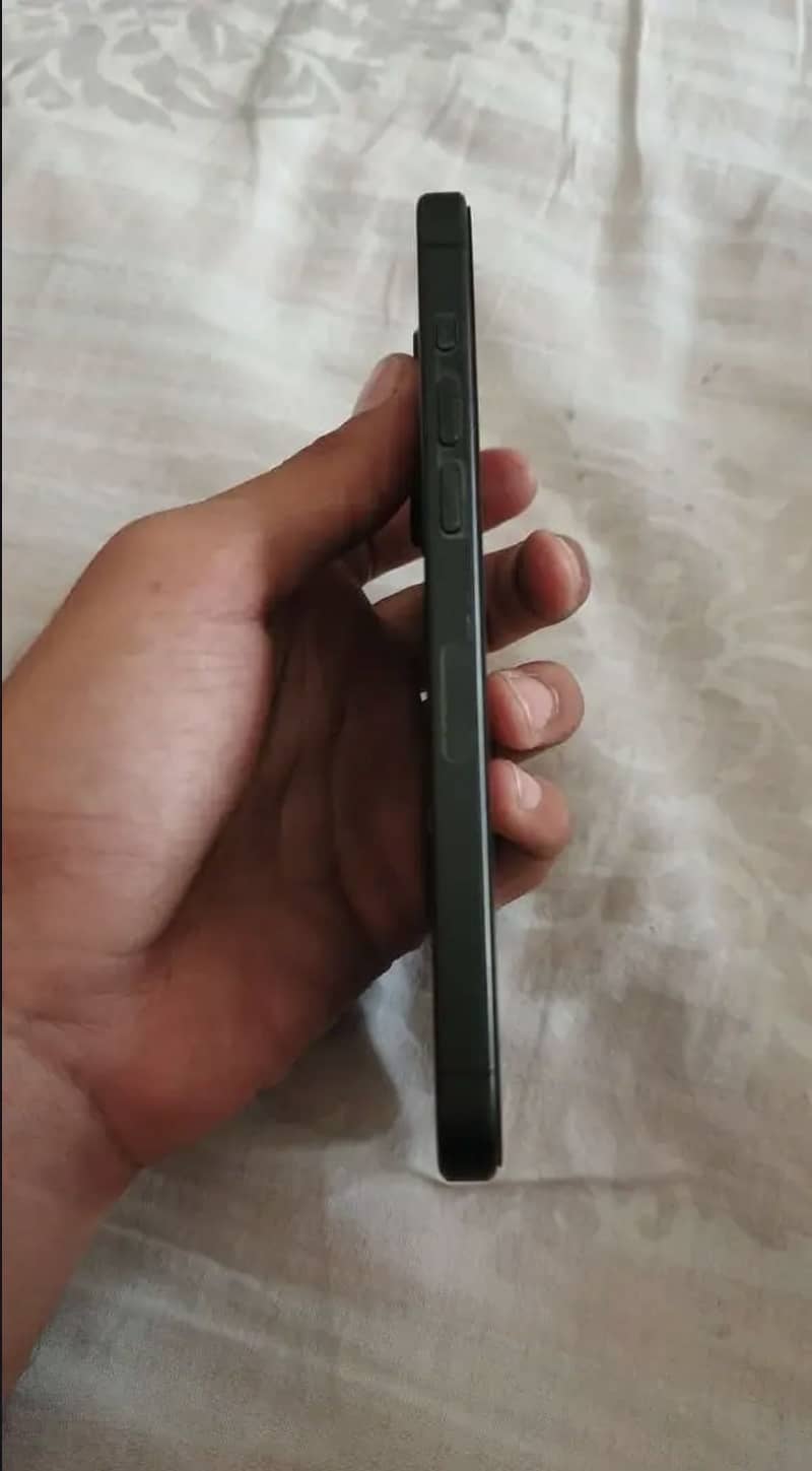 Apple iPhone 15 Pro Max 7