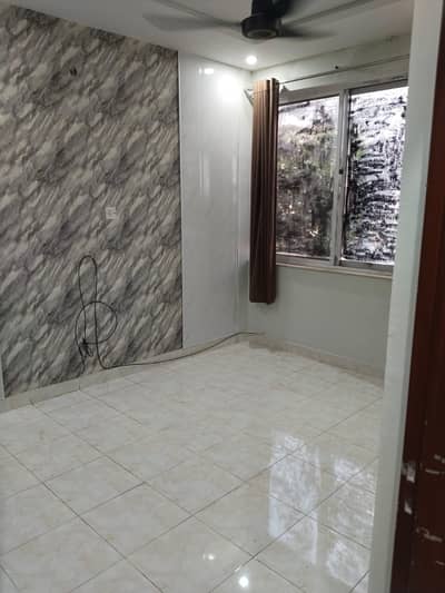 i8/1 Family Flat For sale