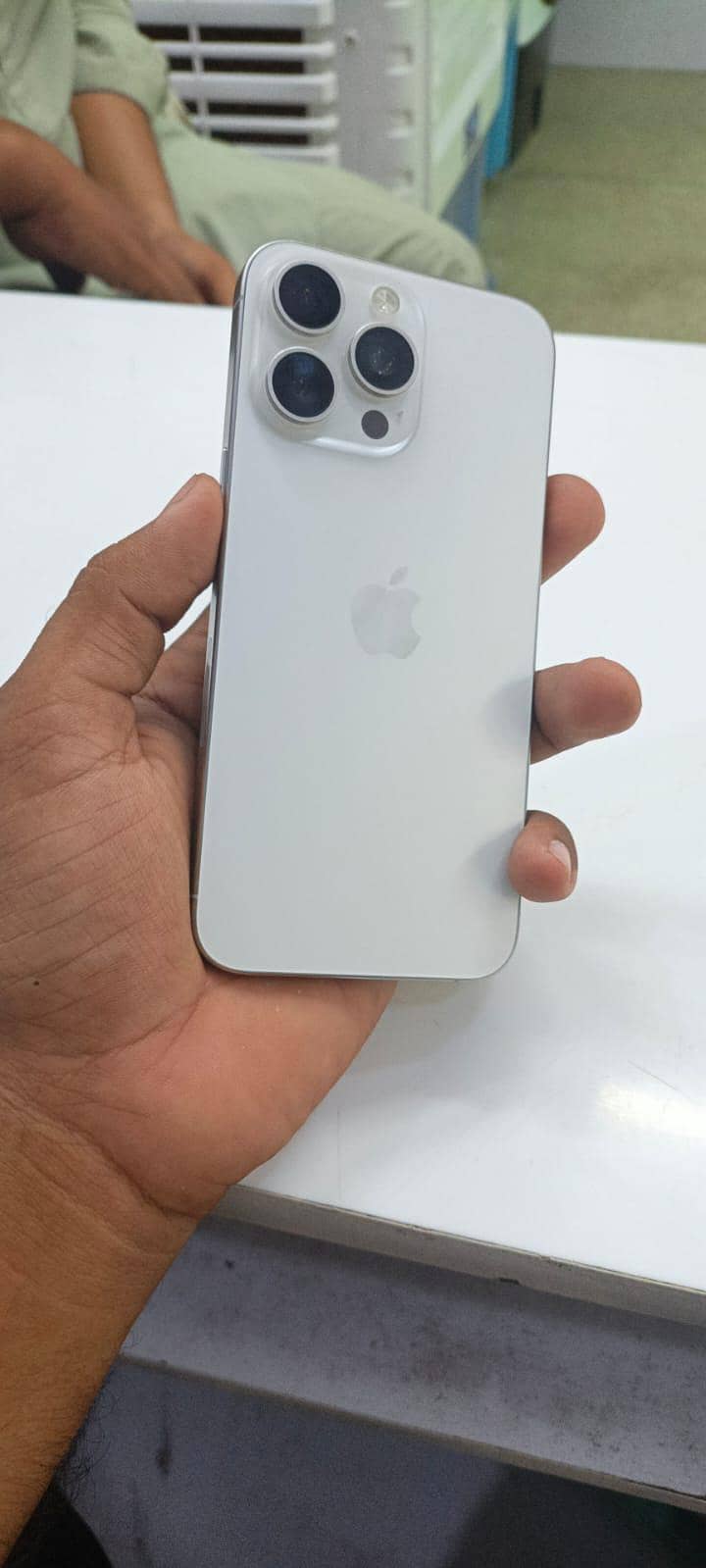 Apple iPhone 15 Pro Max 6