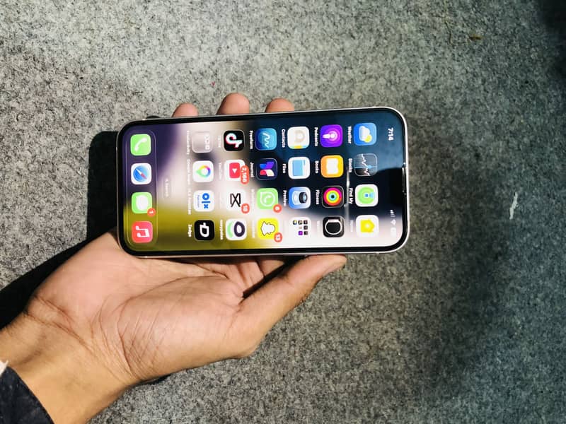 Apple iPhone 13 4