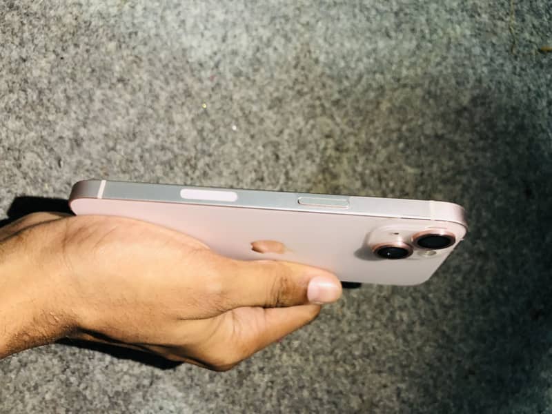 Apple iPhone 13 5