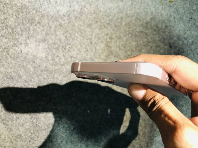 Apple iPhone 13 8