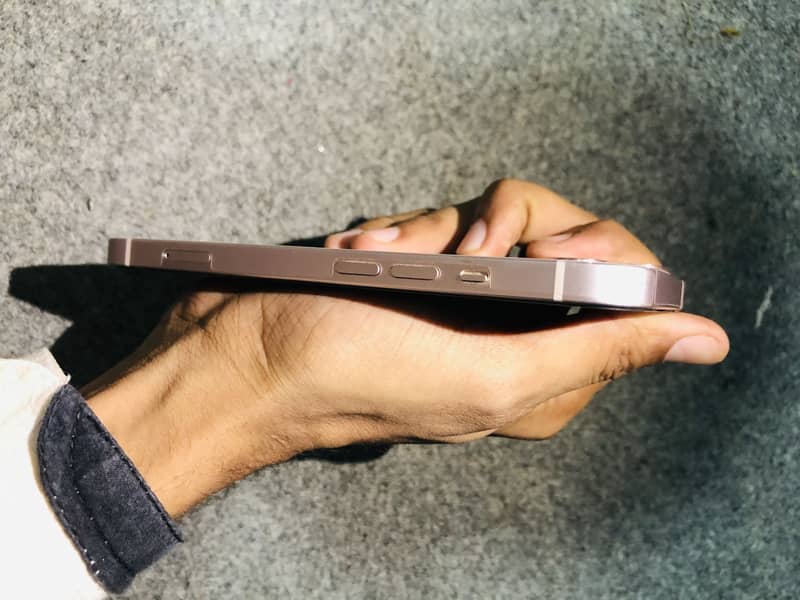 Apple iPhone 13 9