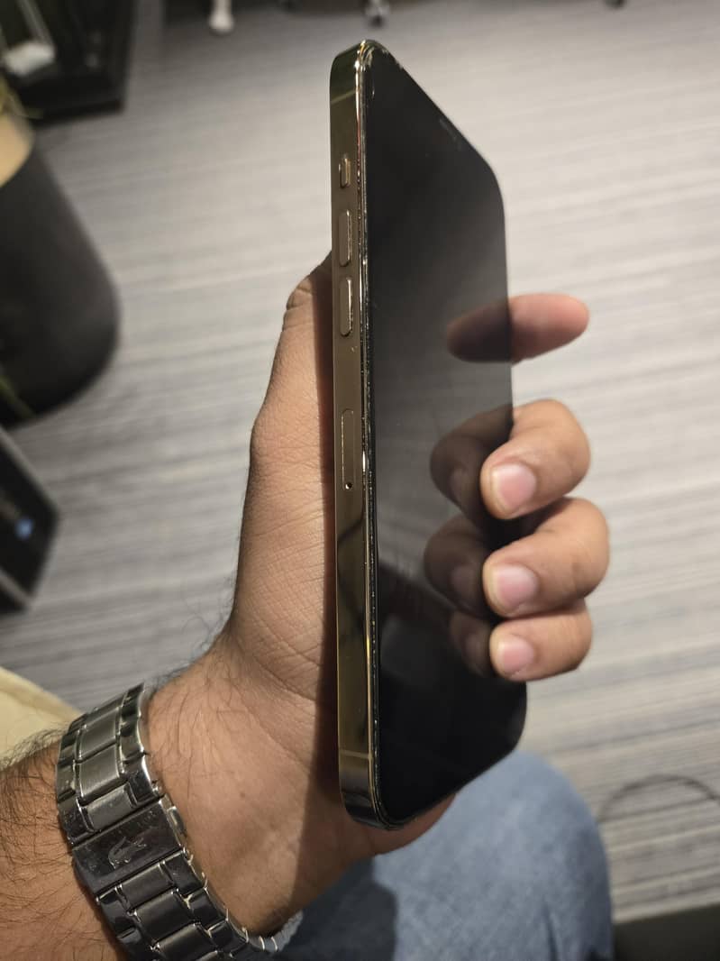 Apple iPhone 12 Pro Max 4