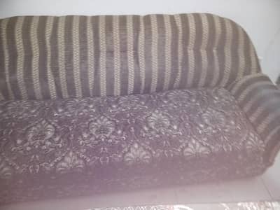 5 seater sofa ha check krly saaf ni ha bas
