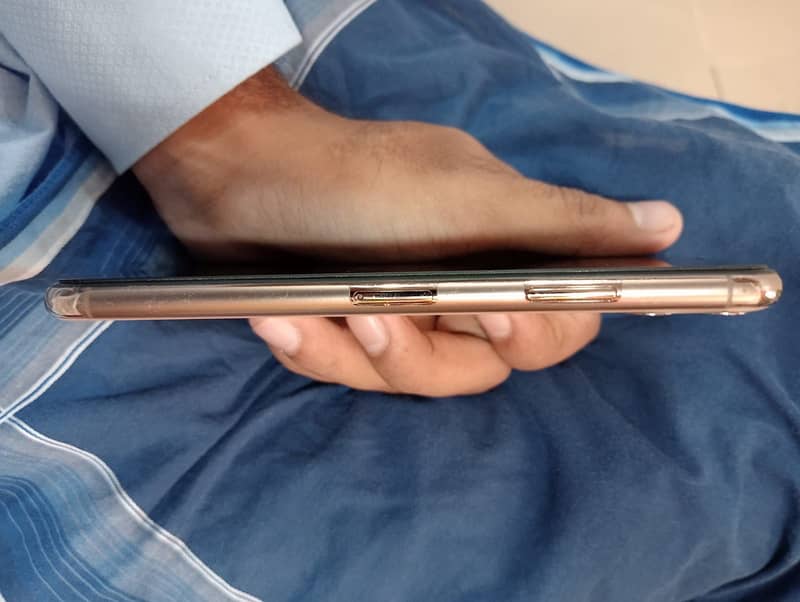Apple iPhone 11 Pro Max 0