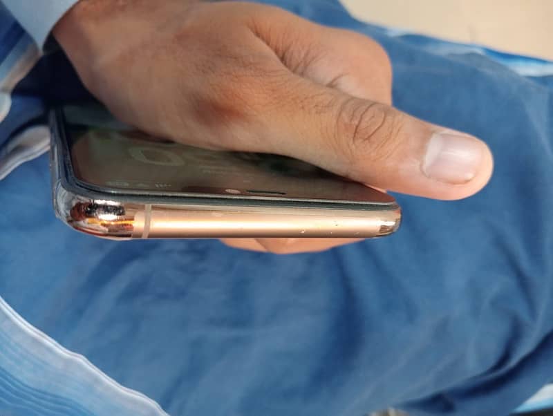 Apple iPhone 11 Pro Max 2