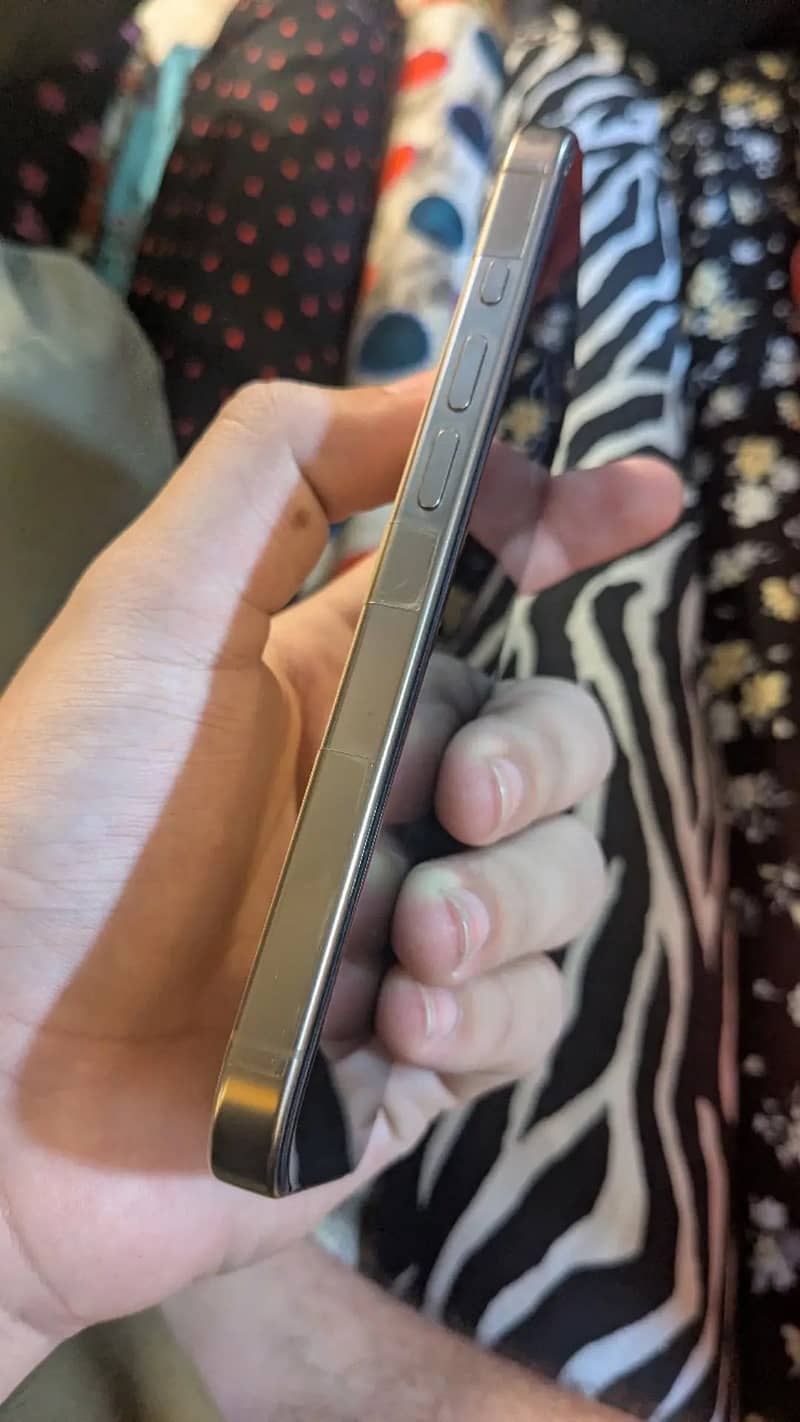 Iphone 16 pro 3