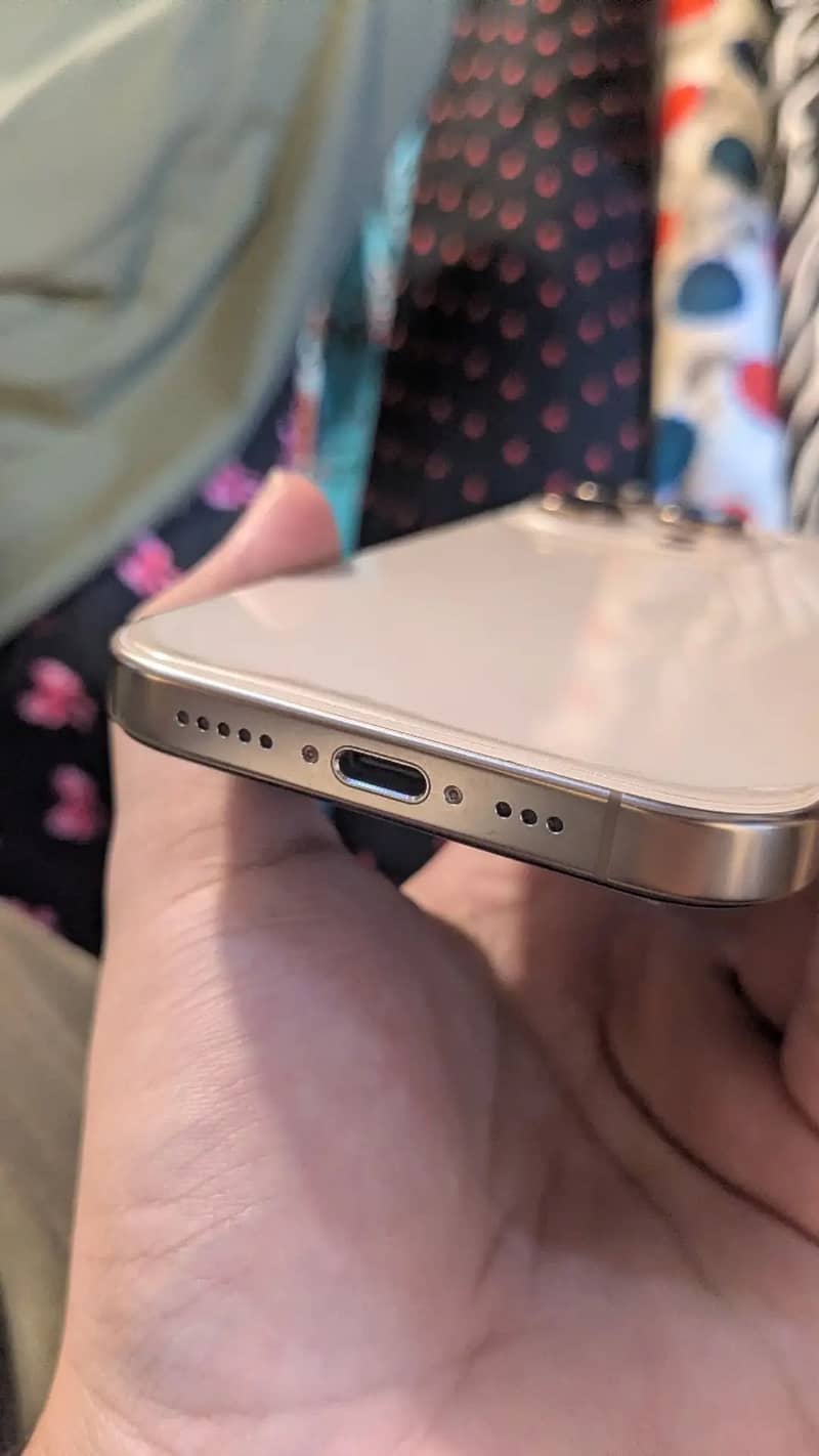 Iphone 16 pro 4