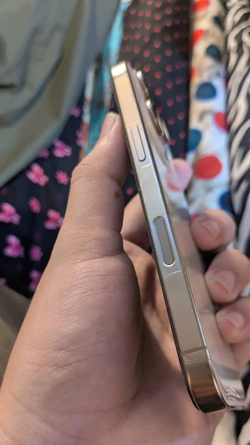 Iphone 16 pro 5
