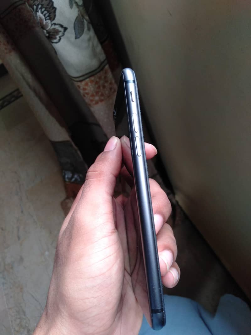 Apple iPhone 8 1