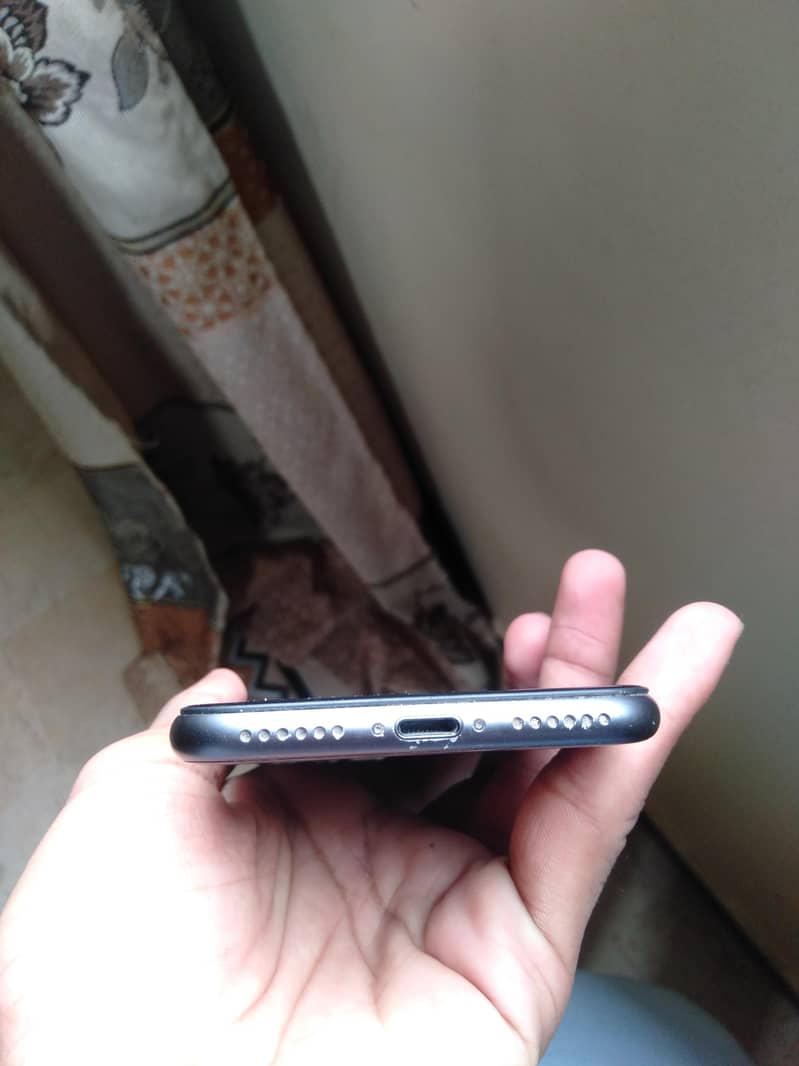 Apple iPhone 8 3
