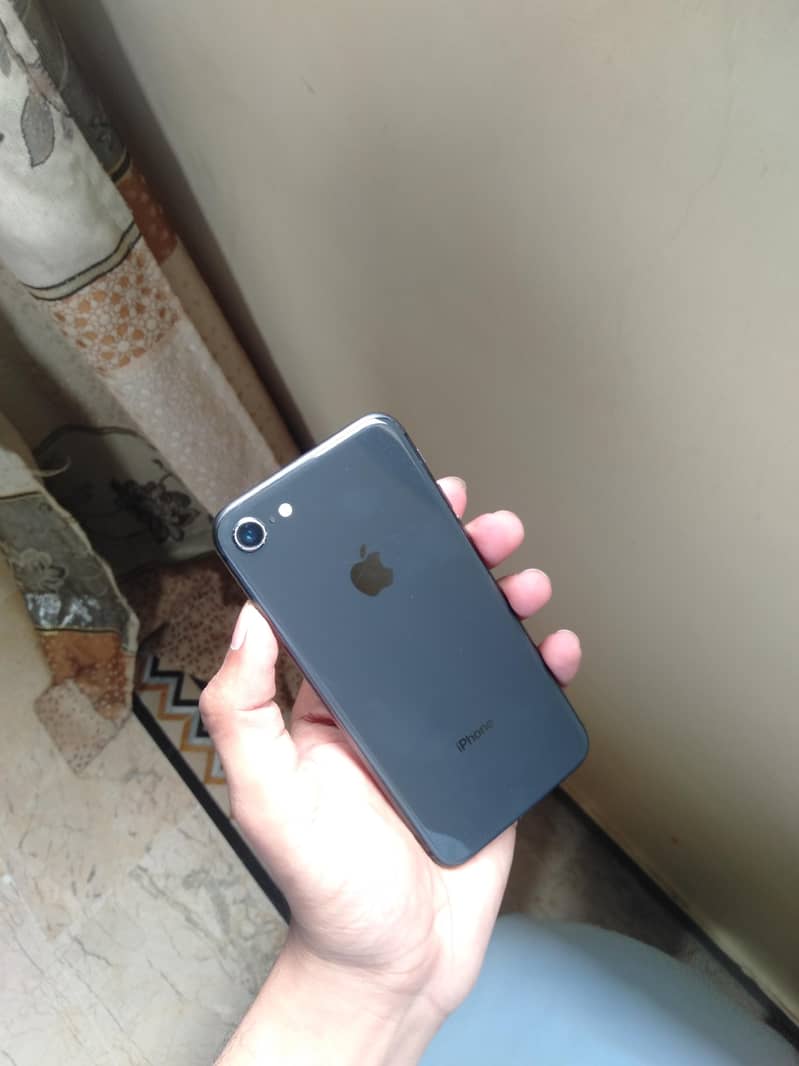 Apple iPhone 8 4