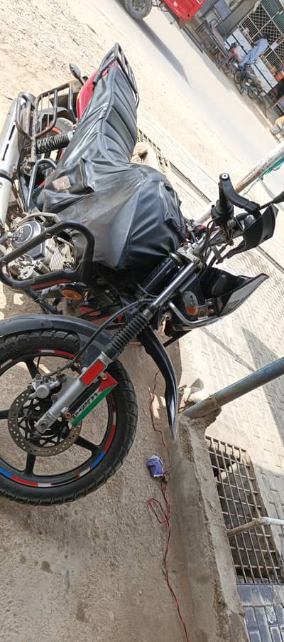 YAMAHA 125G RED COLOUR