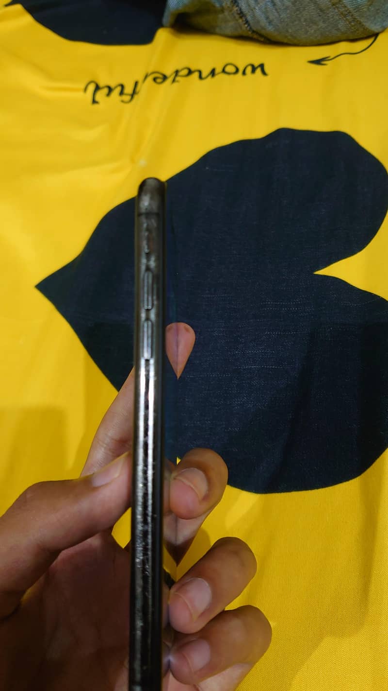 Apple iPhone X 4