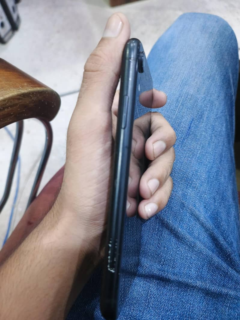 Apple iPhone XR 4