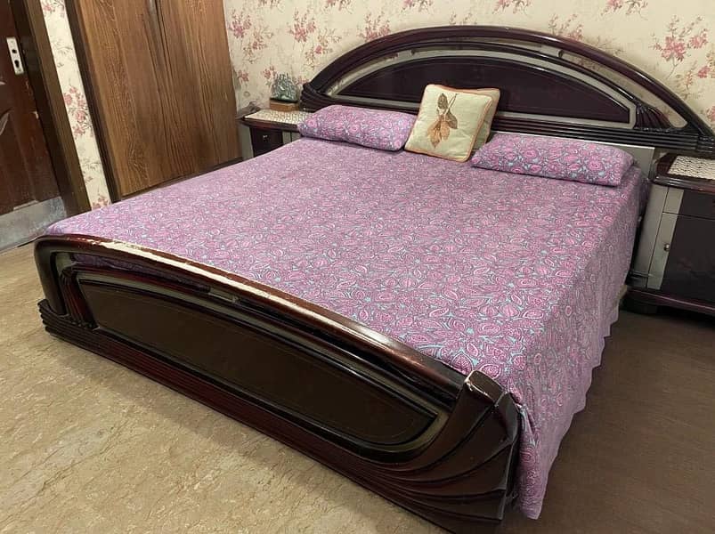 Bed, side corners and dressing table 1
