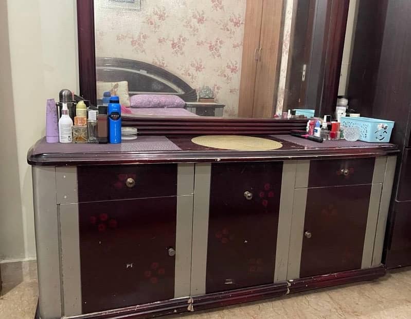 Bed, side corners and dressing table 2