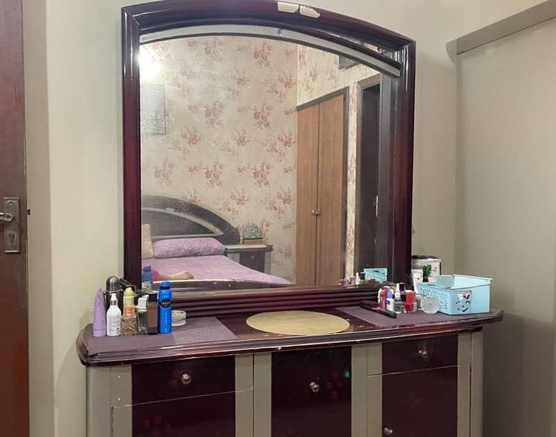Bed, side corners and dressing table 3