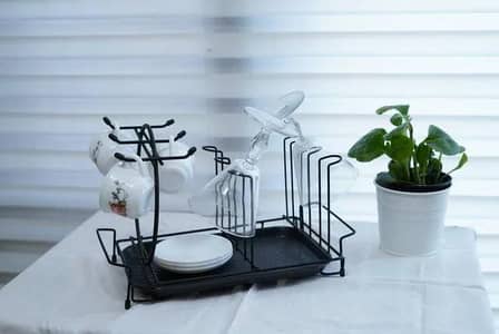 Black Metal Glass Holder for Kitchen and Patio