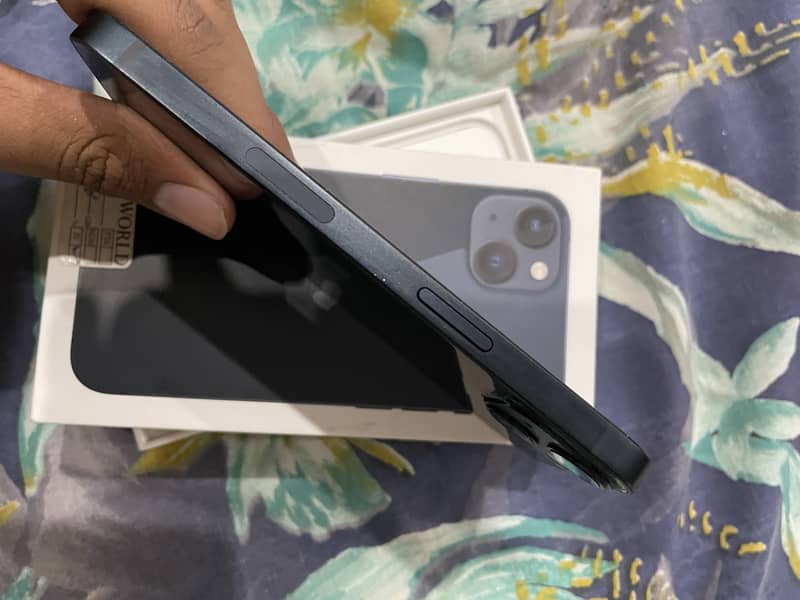 Apple iPhone 13 2