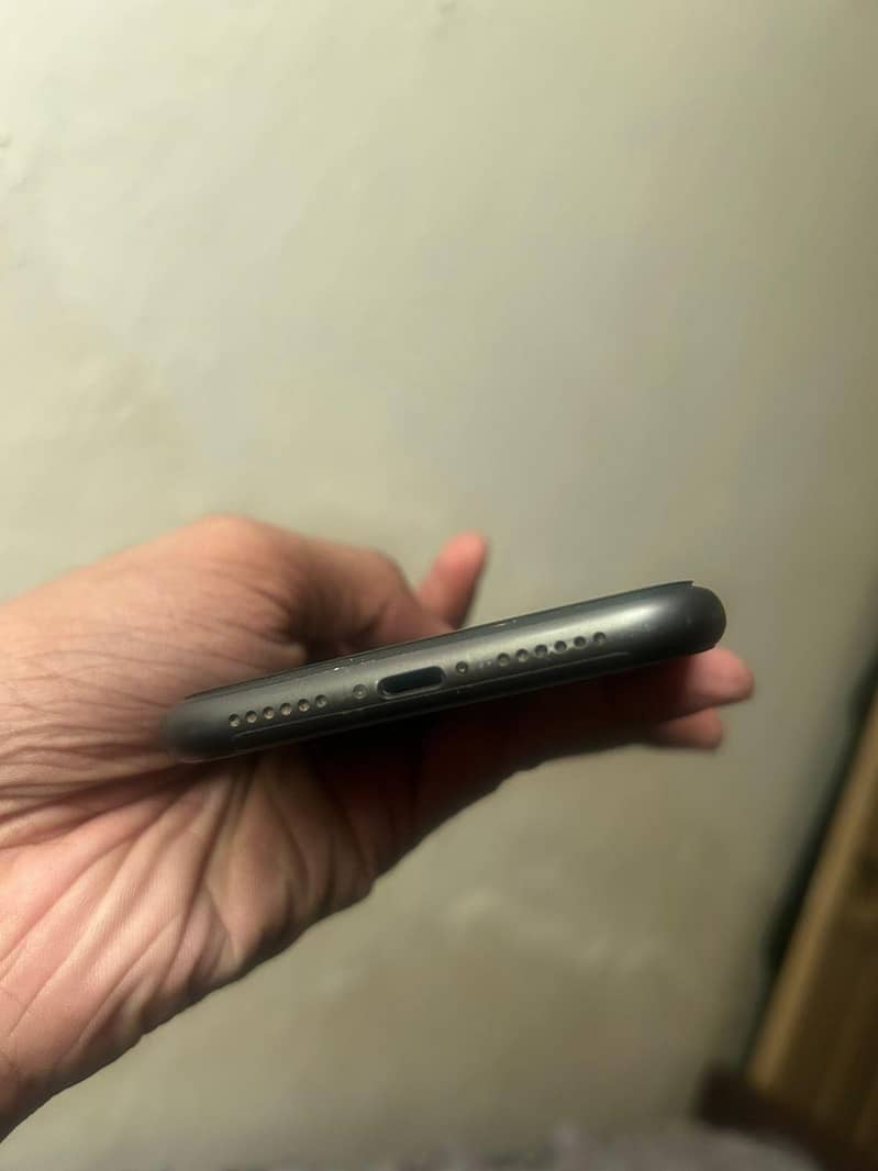 Apple iPhone 11 3