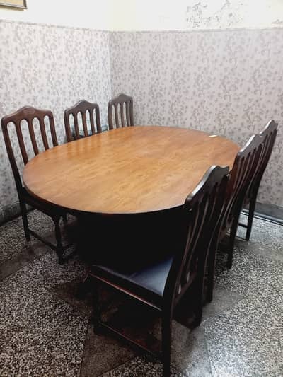 Dinng tables with chairs