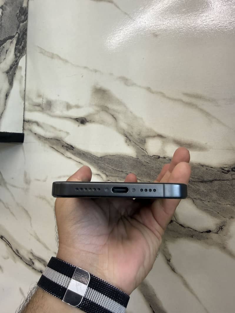 Apple iPhone 15 Pro Max 0