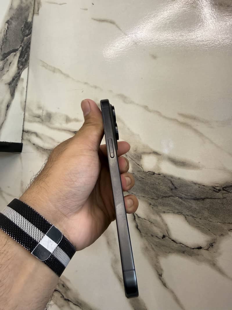 Apple iPhone 15 Pro Max 2