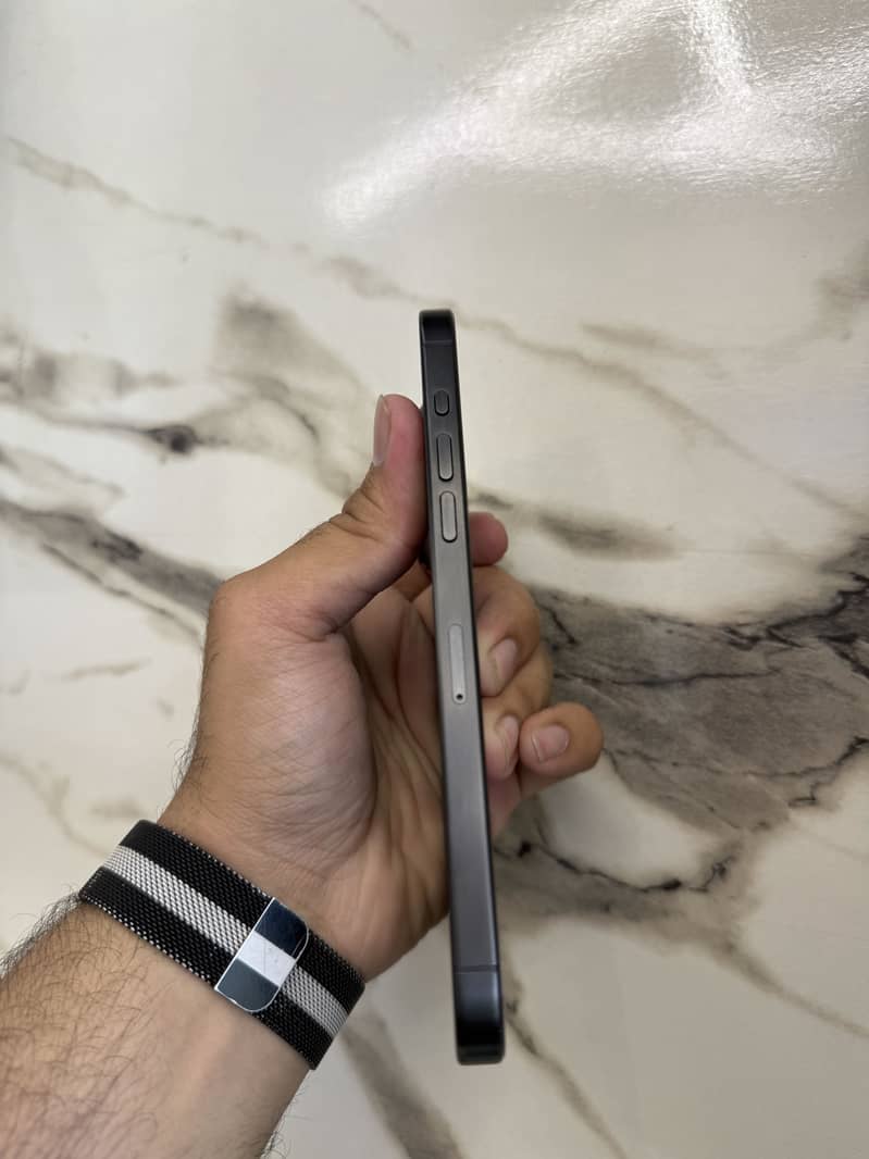 Apple iPhone 15 Pro Max 4