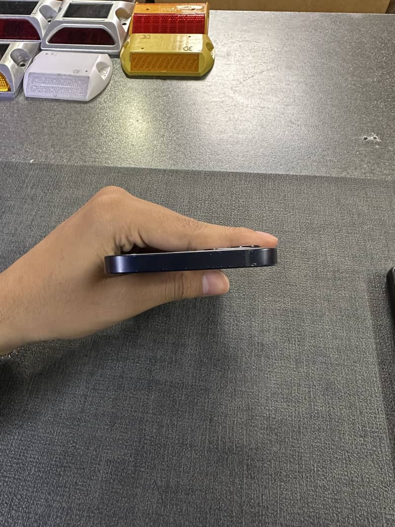 Apple iPhone 12 3