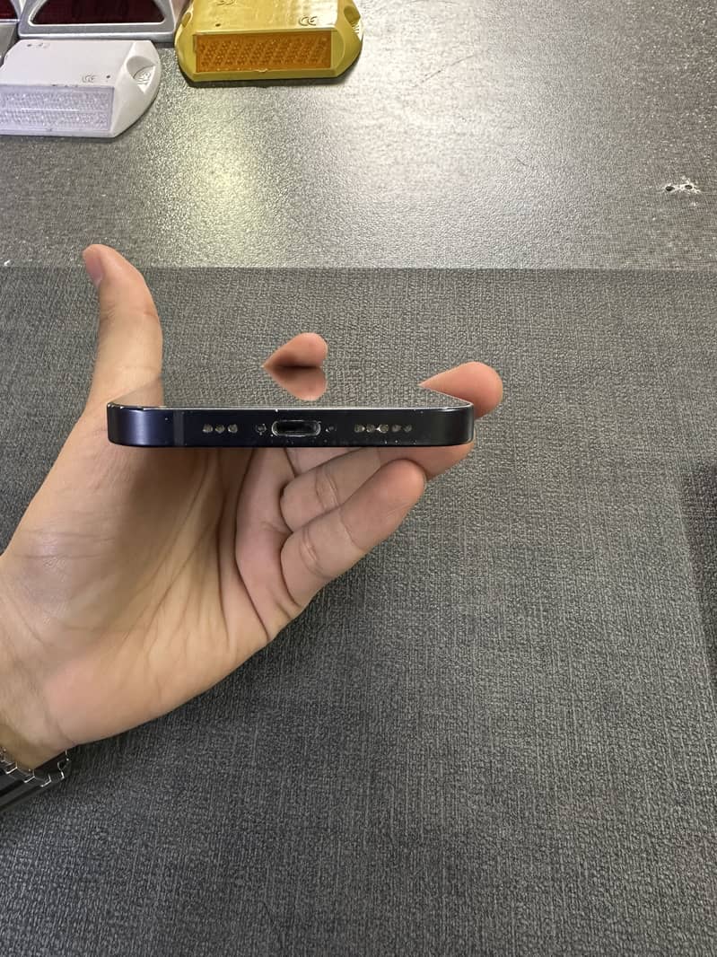 Apple iPhone 12 5
