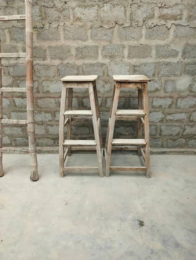 Excellent condition wood table and phatha for sale