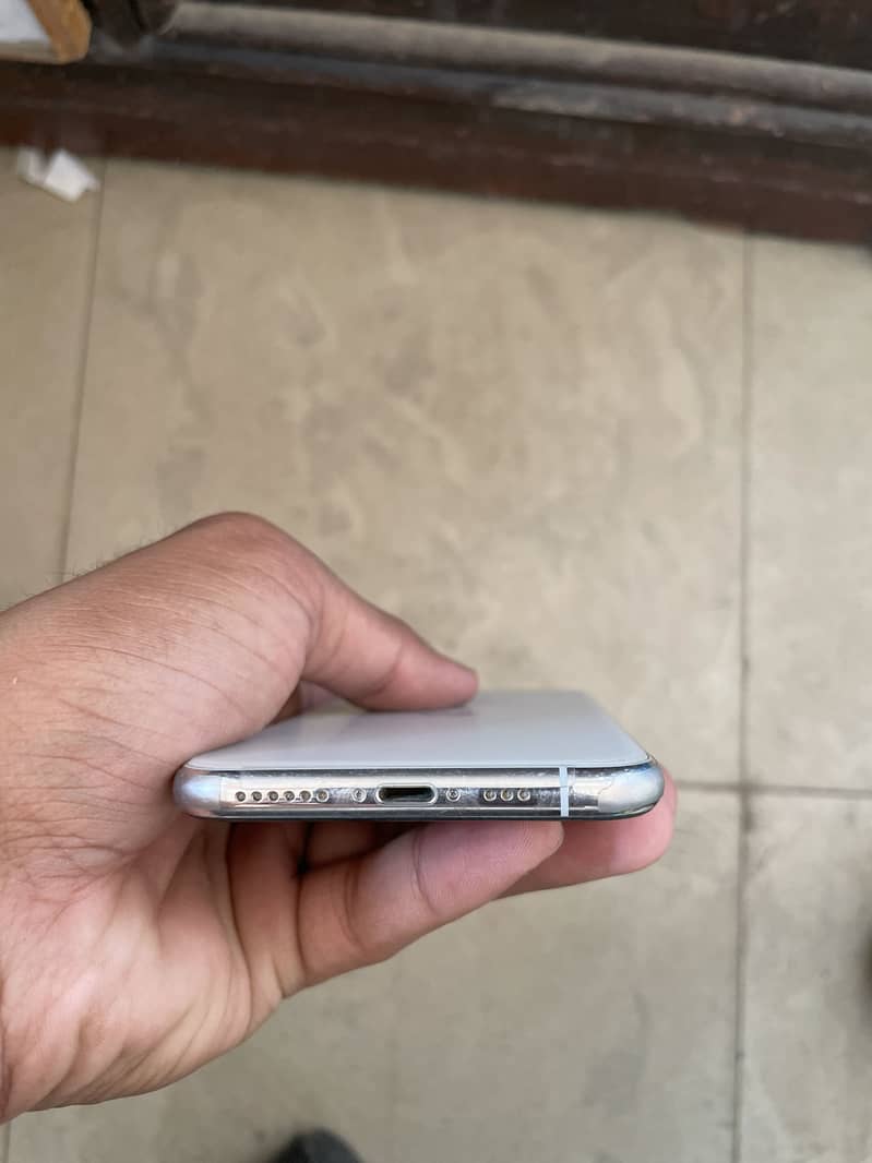 Apple iPhone 11 Pro 2