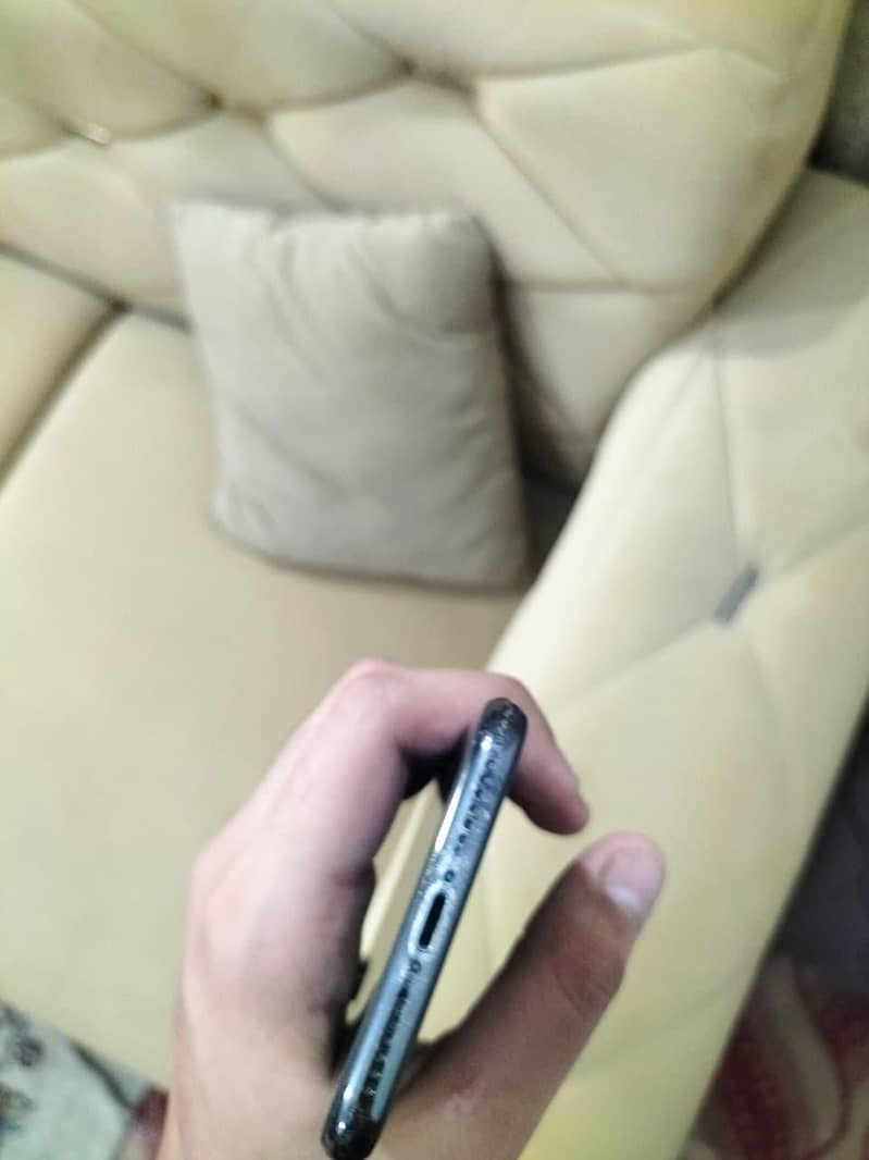 Apple iPhone X 6