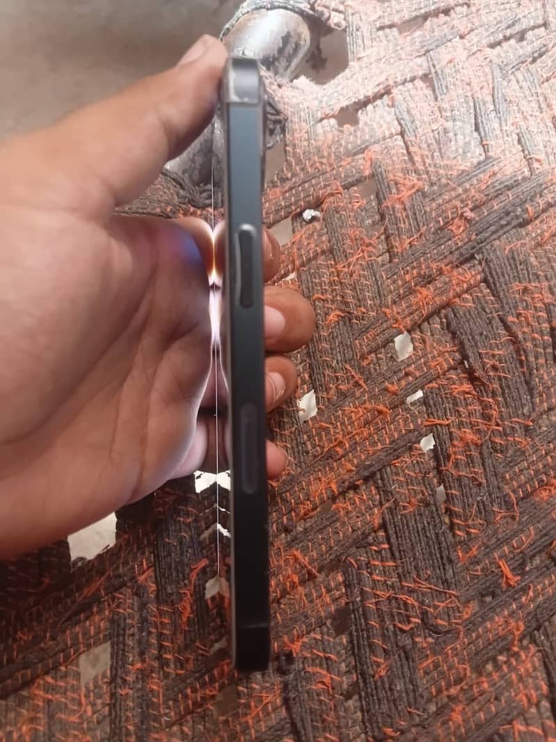 Apple iPhone 13 2