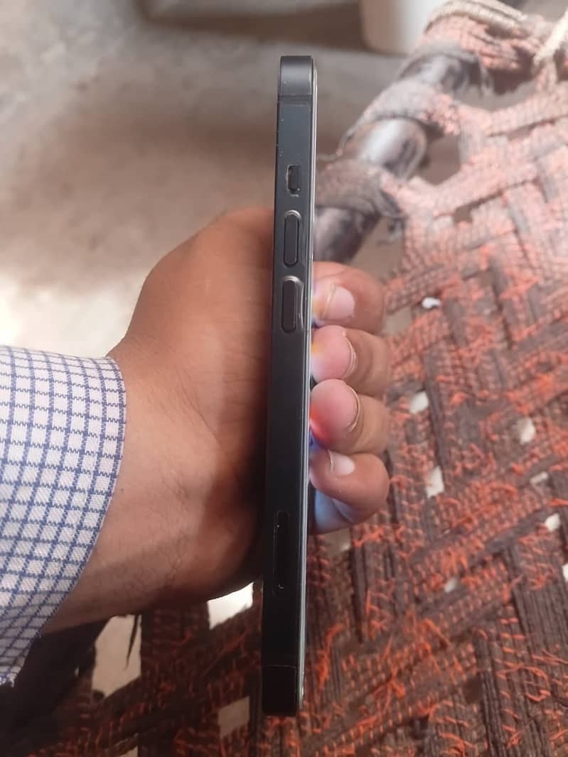 Apple iPhone 13 3