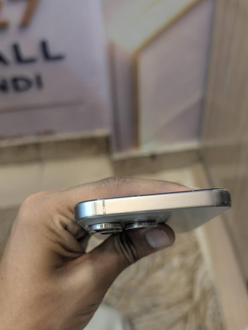 Apple iPhone 15 Pro Max 1