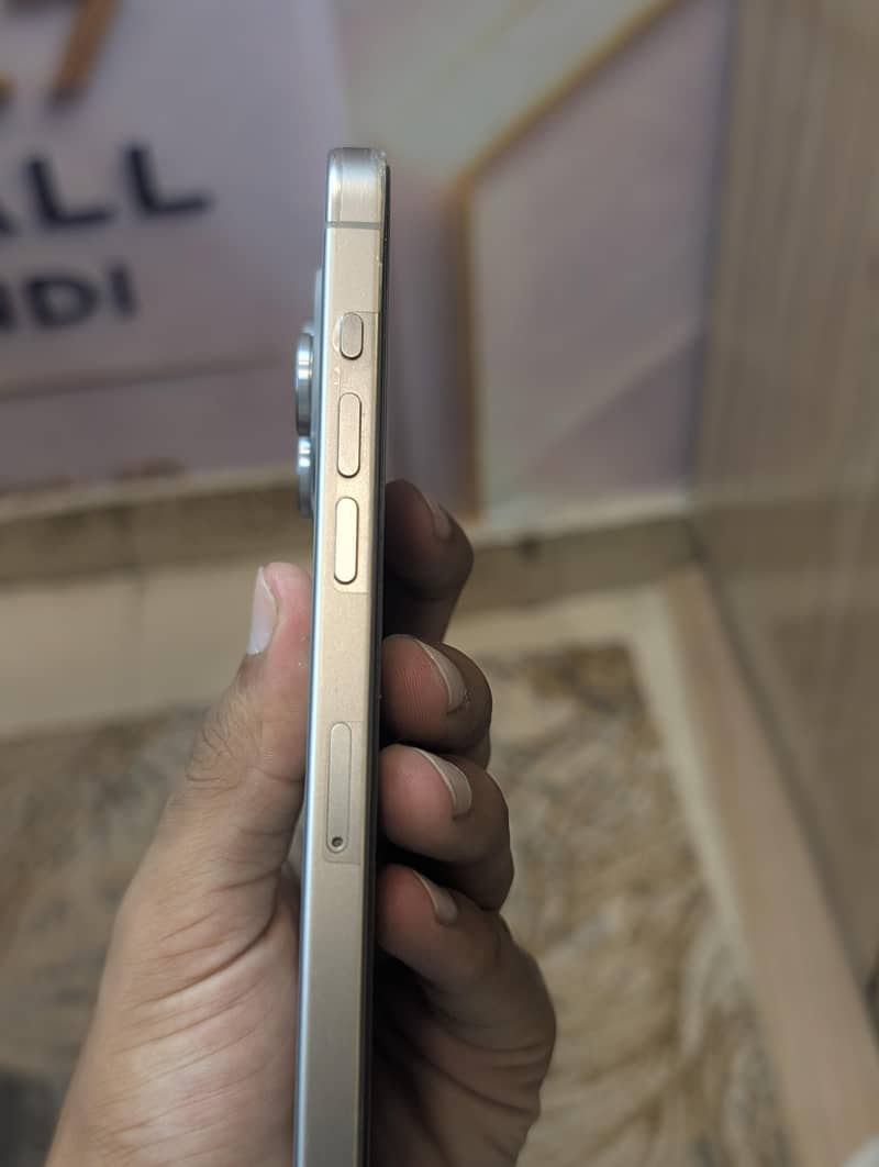 Apple iPhone 15 Pro Max 2