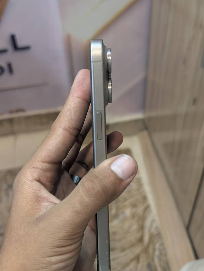 Apple iPhone 15 Pro Max 4