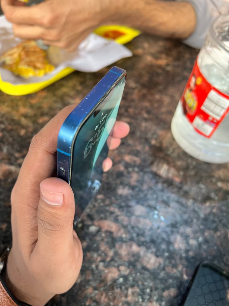 Apple iPhone 13 2