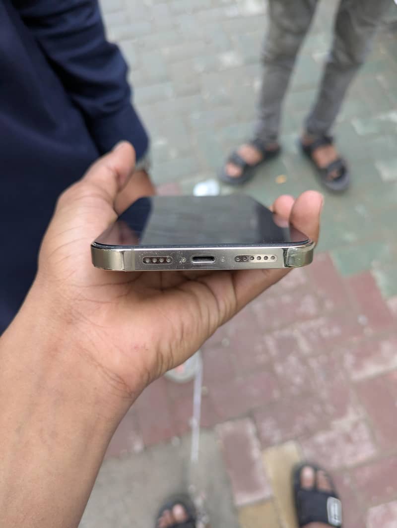 Apple iPhone 13 Pro Max 0