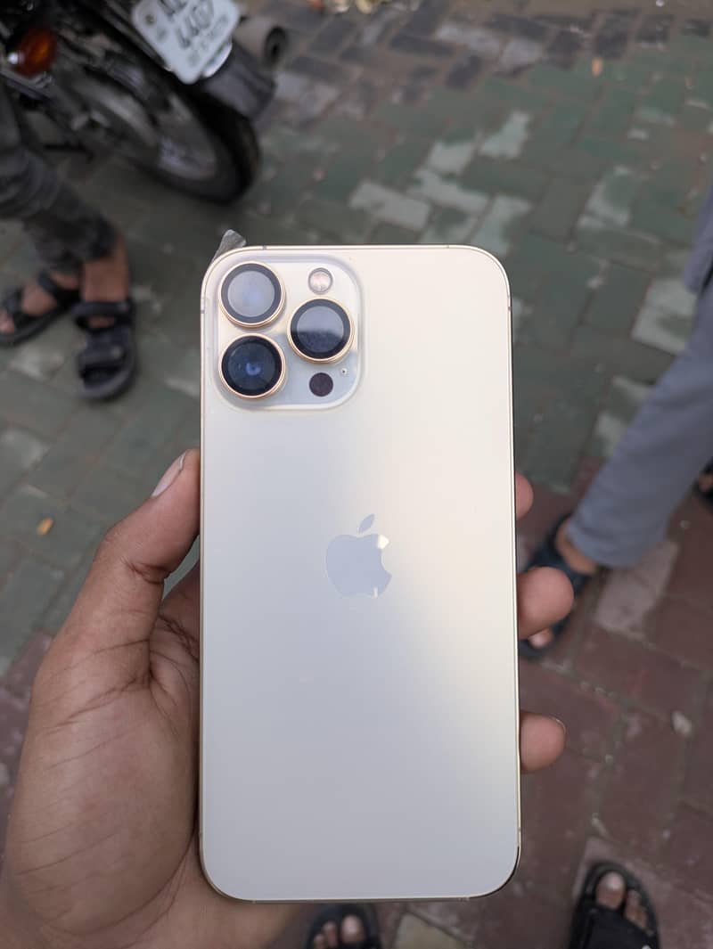 Apple iPhone 13 Pro Max 4