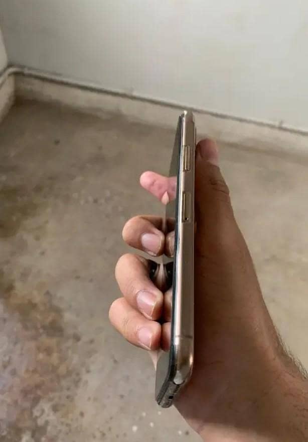 Apple iPhone XS 3