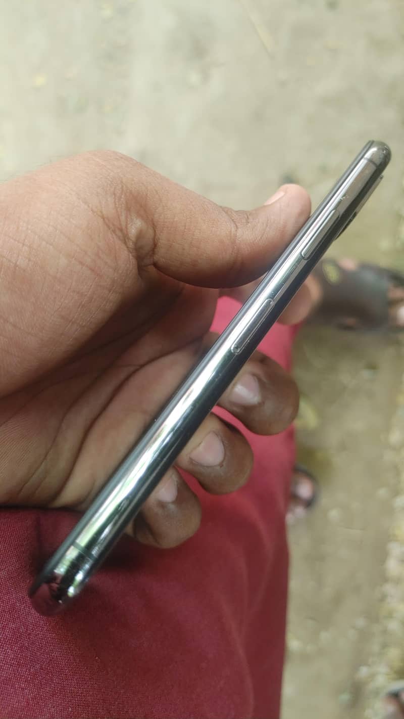 Apple iPhone x 4