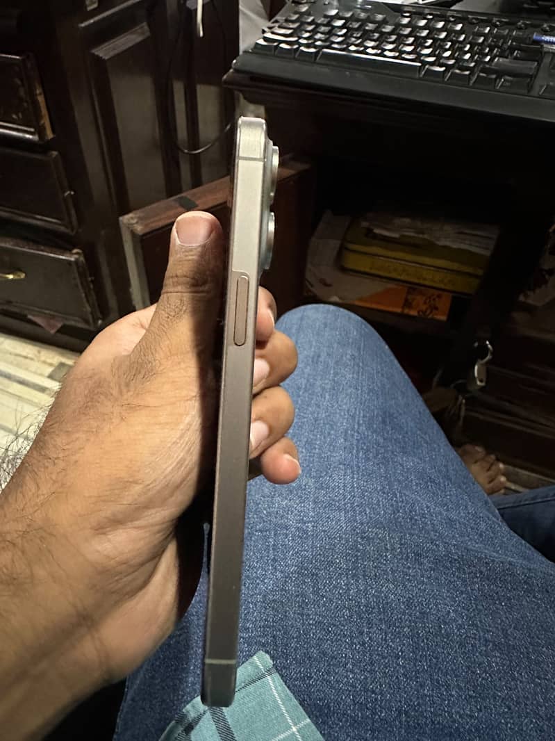 Apple iPhone 15 Pro Max 4