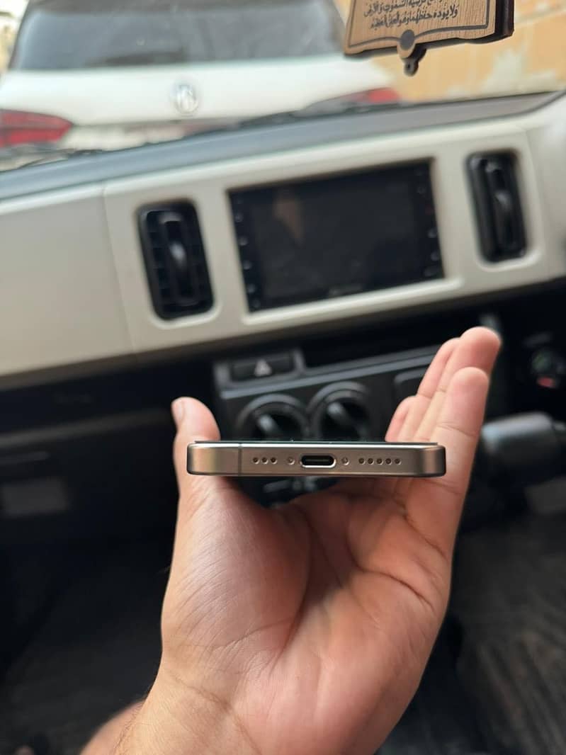 Apple iPhone 15 Pro 1