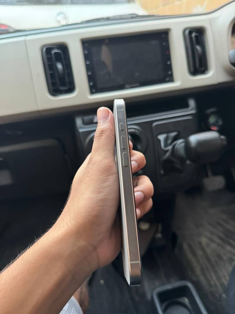 Apple iPhone 15 Pro 2