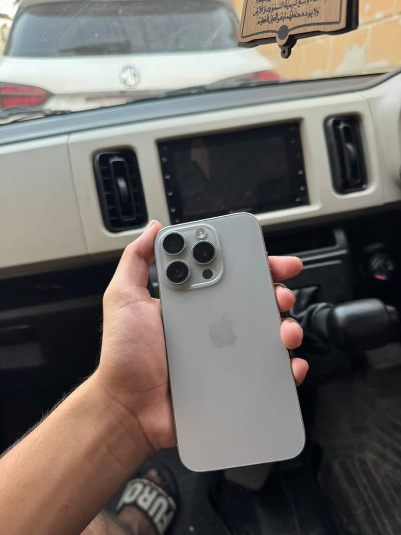 Apple iPhone 15 Pro 3
